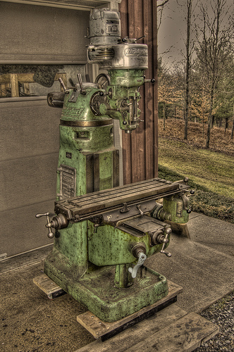 Bridgeport milling machine (constructed in 1948)